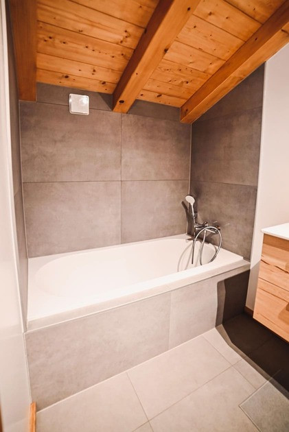 Chalet Bonatti, bathroom, Châtel family vacation ski snow sun fondue cheese mountain