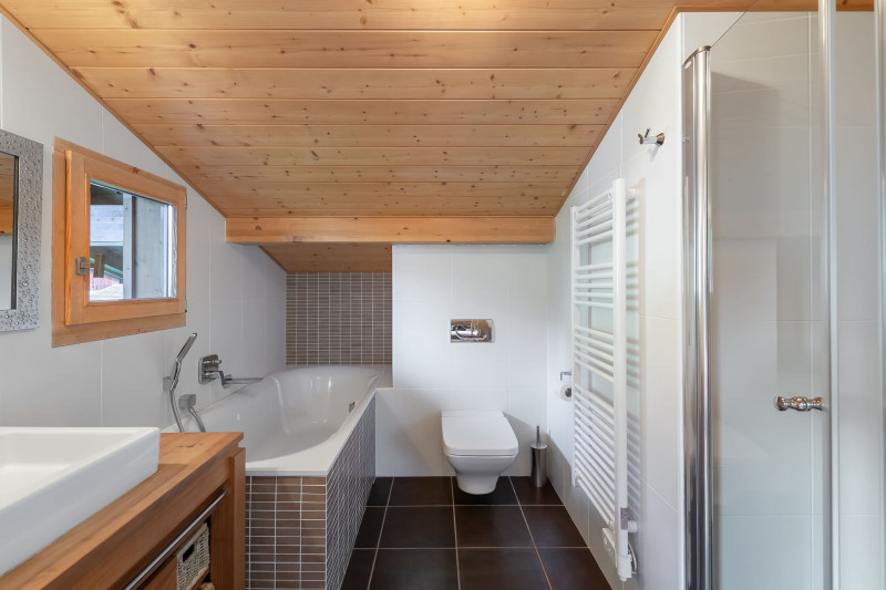Chalet Casa Linga, Salle de bains de la chambre double, Châtel Alpes du Nord