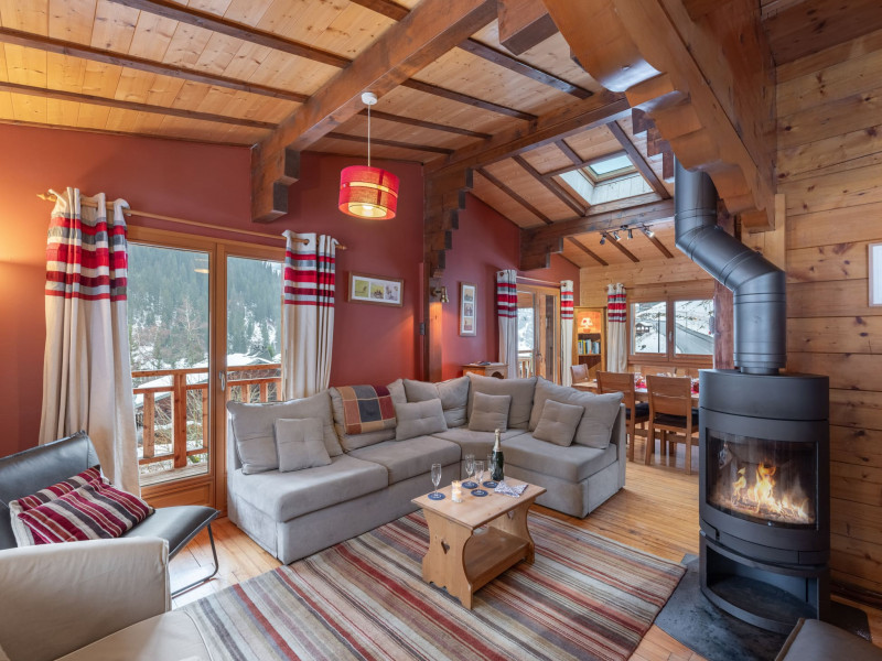 Chalet Chant du Coq, Living room with fireplace, Châtel Ski rental
