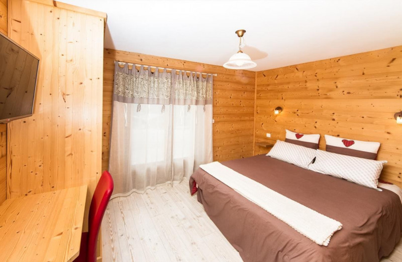 Chalet Chante Bise, Bedroom double bed, Châtel 74390