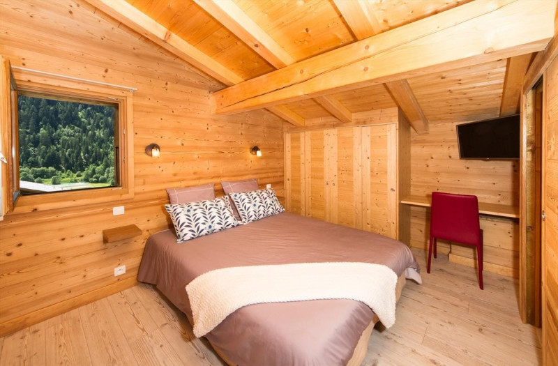 Chalet Chante Bise, Bedroom double bed, Châtel Snow 74