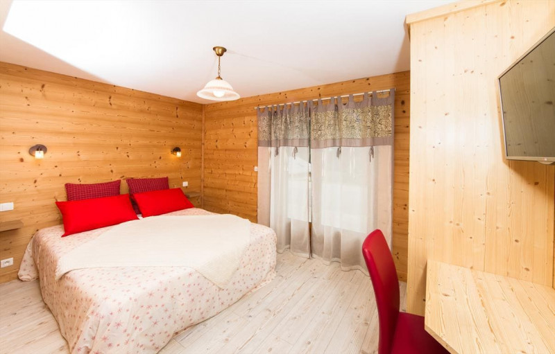 Chalet Chante Bise, Bedroom double bed, Châtel Chairlift 74