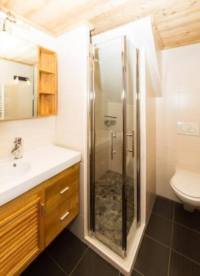 Chalet Chante Bise, Shower room, Châtel Family holidays