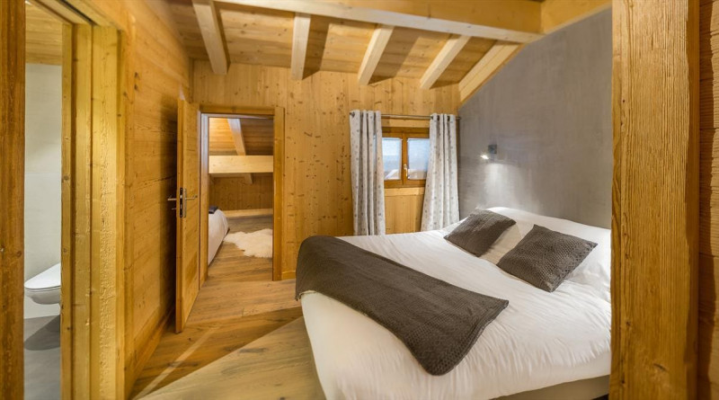 Chalet Chante Merle, Bedroom double bed with bathroom, Châtel  Ski area