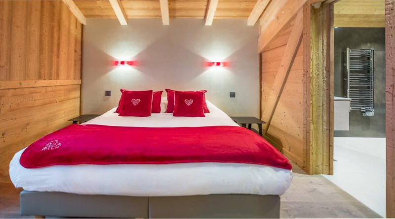 Chalet Chante Merle, Bedroom double bed with bathroom, Châtel Family holidays