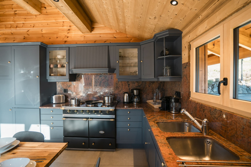 Chalet D'Artagnan, kitchen, Châtel Portes du Soleil Ski area