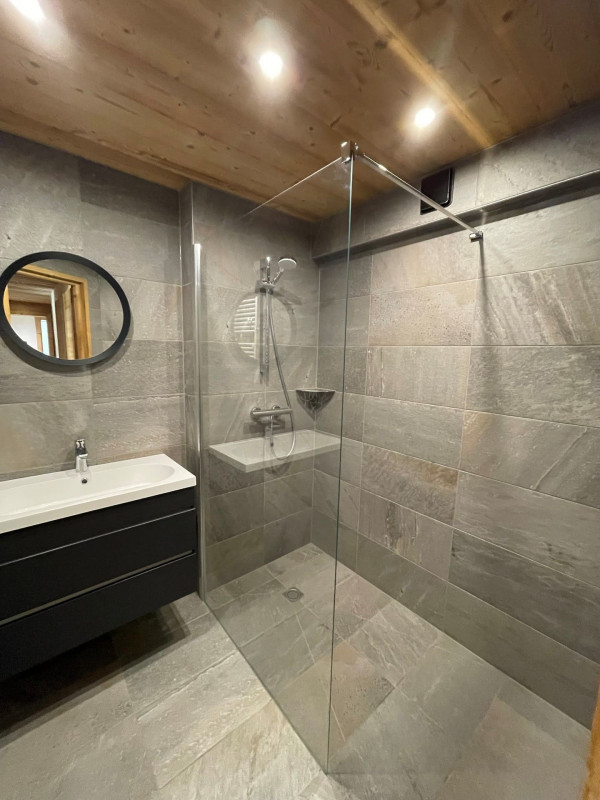 Chalet D'Artagnan, Bathroom, Châtel Booking