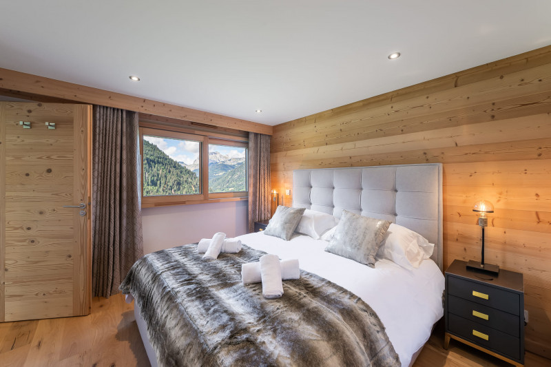 Chalet de Vonnes, Bedroom with king size bed, Châtel Rental 74