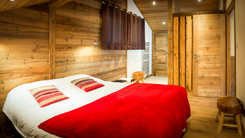 Chalet Dormeur, Bedroom double bed with shower, Châtel 74