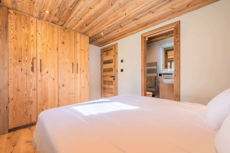 Chalet Etèla, double room, Châtel—Book your ski, snow, and sun vacation