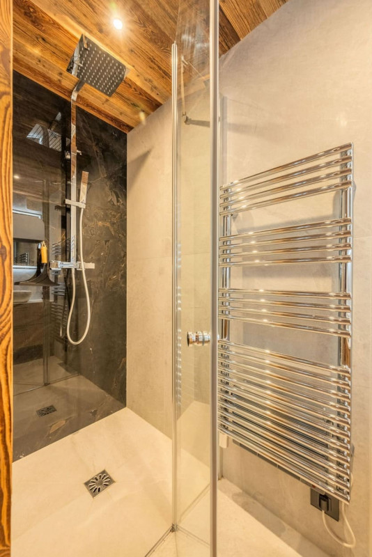 Chalet Etèla, shower room, Châtel, marmot hike