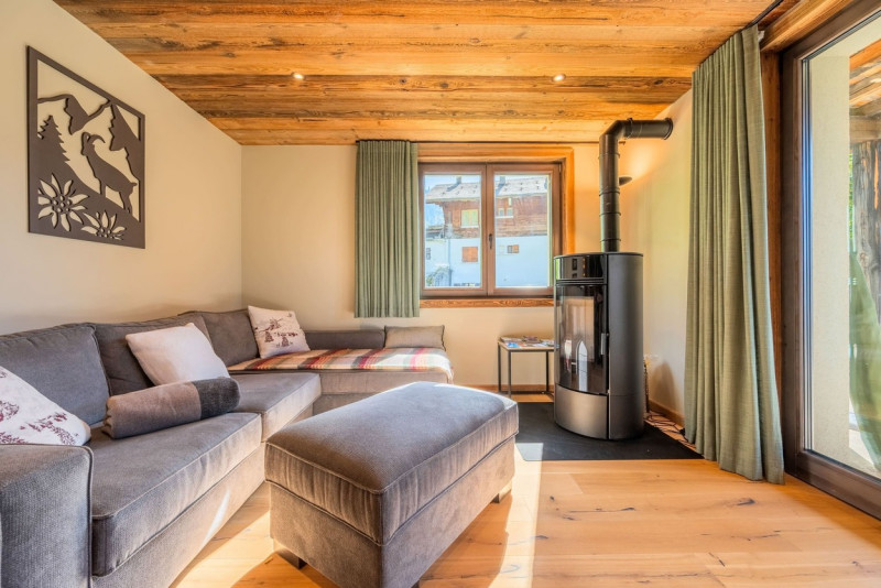 Chalet Etèla, living room, Châtel—mountain ski vacation Chalet Etèla, living room, Châtel—mountain ski vacation