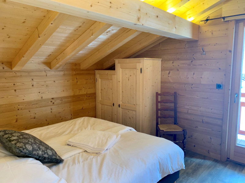 Chalet Haute-Cime, Bedroom double bed, Châtel Savoyard Chalet 74