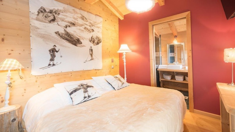 Chalet Joyau des Neiges, 12 personnes, Châtel, centre du village, chambre double avec salle de douche