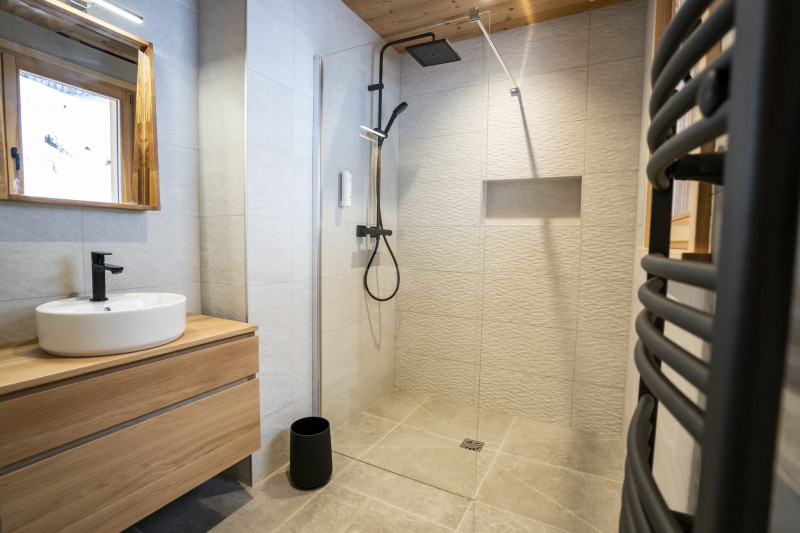 Chalet Juliette, shower room of the bedroom 2 single beds, Châtel Mountain