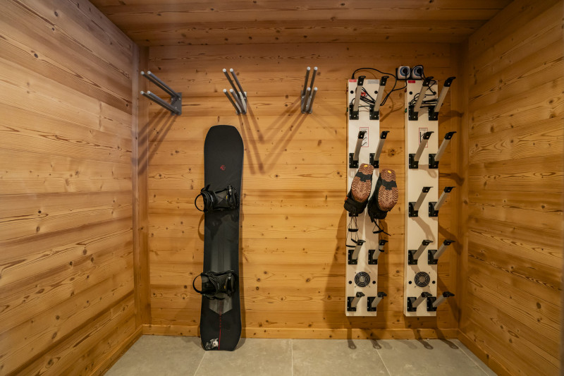 Chalet Juliette, Ski storage with ski boot dryer, Châtel