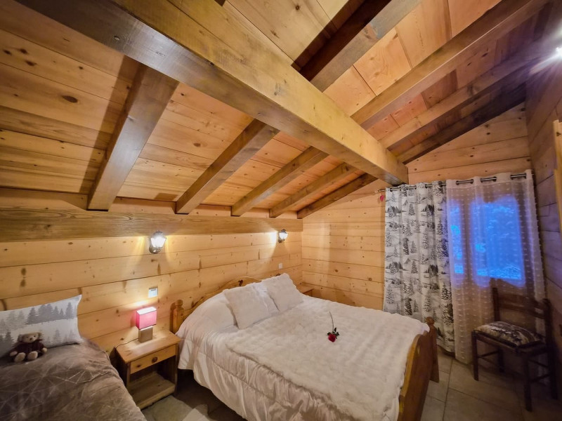 Chalet l'Edelweiss, Bedroom double bed + 1 single bed, Châtel Chairlift 74 Chalet l'Edelweiss, Bedroom double bed + 1 single bed, Châtel Chairlift 74
