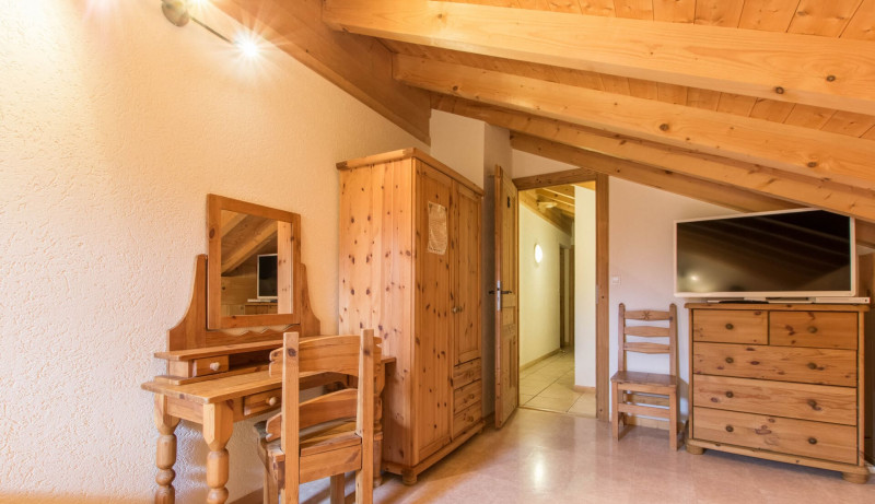 Chalet L'Orée du lac, Bedroom 6 third floor, Chatel, Snowy peaks Chalet L'Orée du lac, Bedroom 6 third floor, Chatel, Snowy peaks