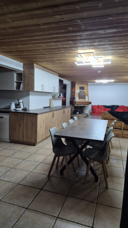 Chalet L'Orée du lac, Séjour cuisine, Châtel, Aventure en montagne Chalet L'Orée du lac, Séjour cuisine, Châtel, Aventure en montagne