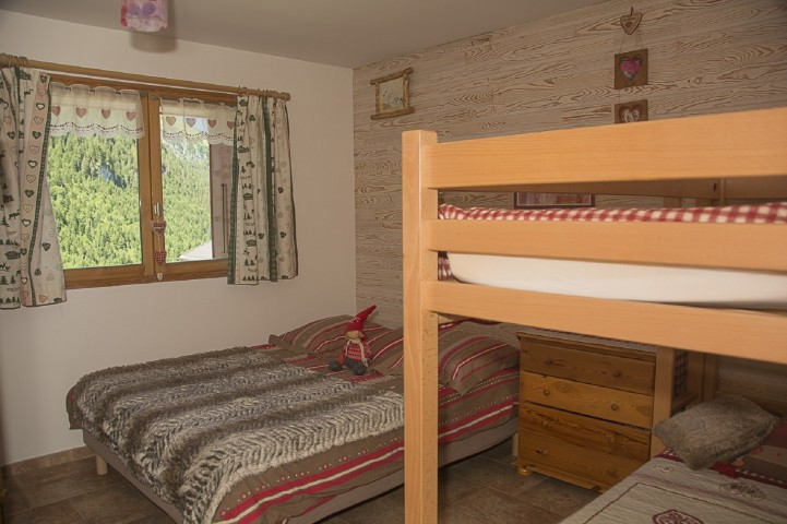 Chalet La Boule de Neige, Chambre lit double avec lit superposé, Châtel Flocon 74