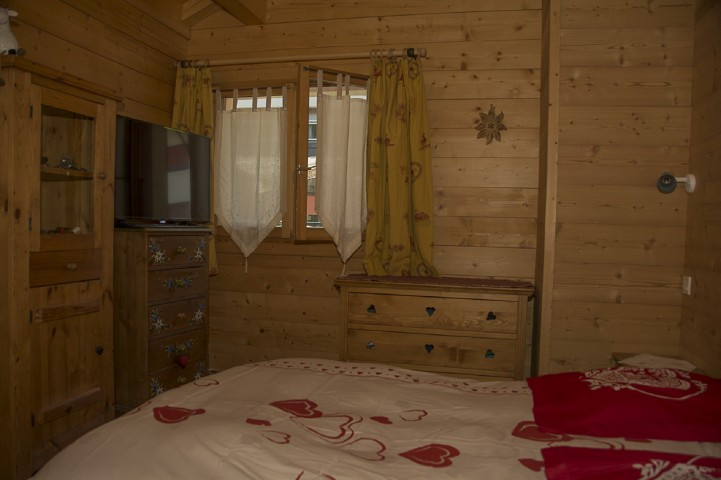 Chalet La Boule de Neige, Chambre lit double, Châtel Snowboard