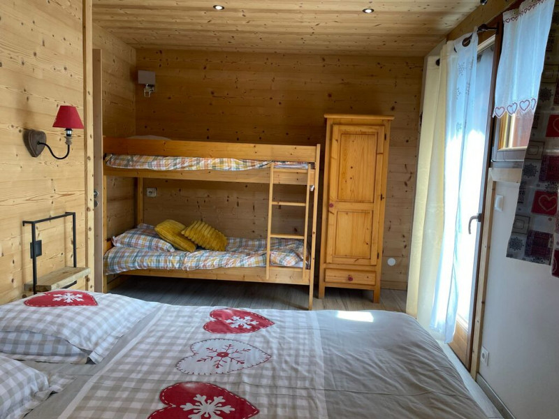 Chalet La Calèche, Chambre lit double + superposés, Châtel Vacances 74
