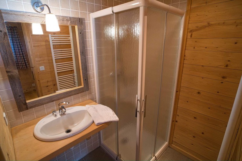 Chalet La Cascade bathroom Châtel France