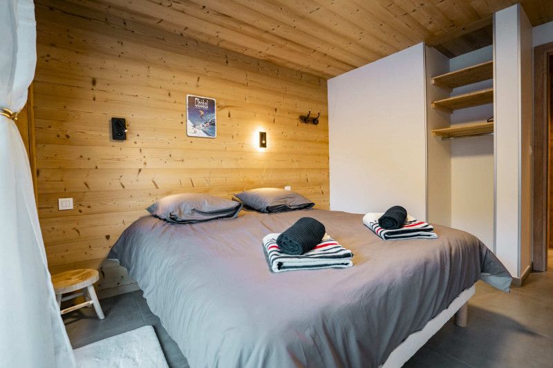 Chalet La Ferme de Delphine & François, chambre double, fromage Abondance vacances montagne