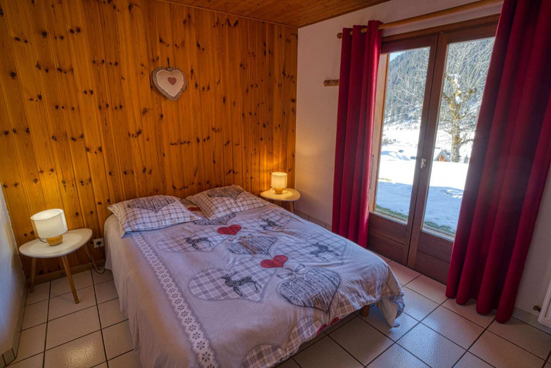 chalet La Savoyarde, Bedroom double bed, Châtel Mountain 74