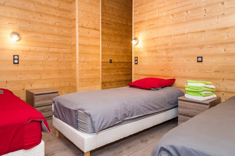 Chalet Le Bois Brulé, Châtel, chambre avec trois lits simples