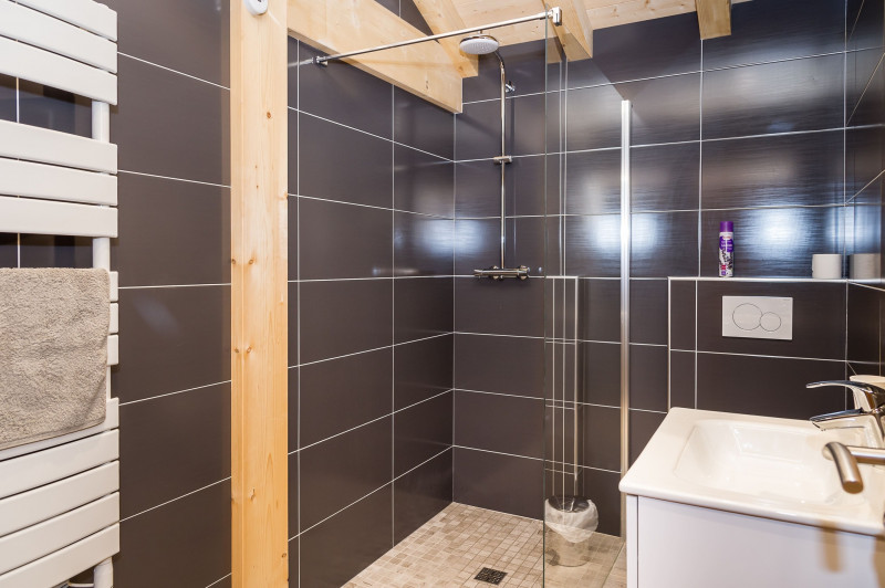Chalet Le Bois Brulé, salle de bain, Châtel vacance montagne famille