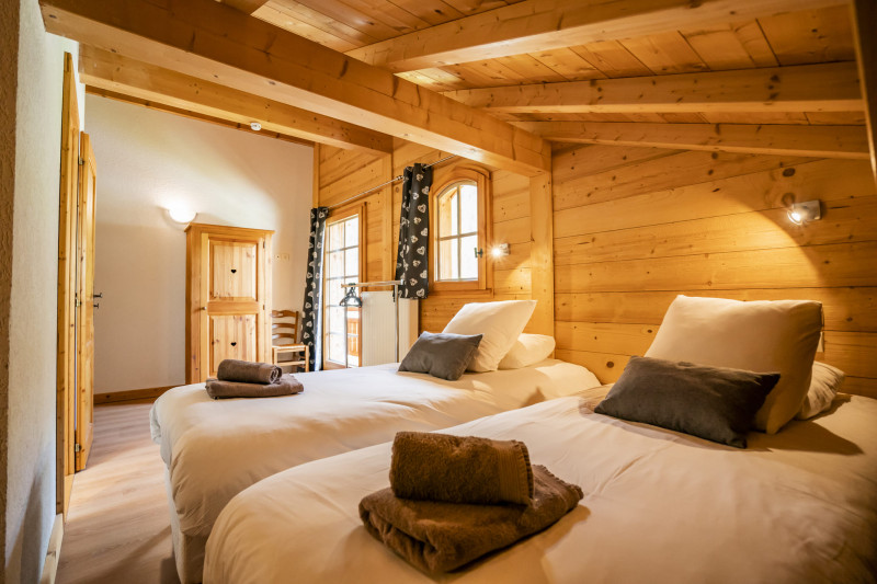 Chalet le Refuge, Bedroom 2 single beds, Châtel Ski