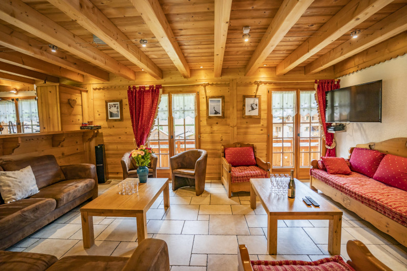 Chalet le Refuge, Living room with fireplace, Châtel Reservation