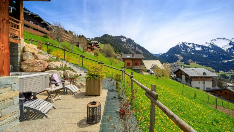 Chalet le Savoyard, Terrace with mountain view, Châtel Sunny holidays