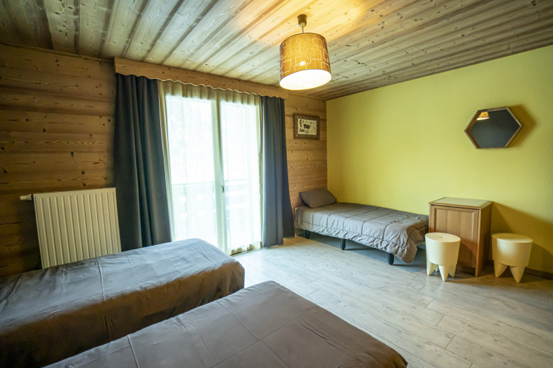 Chalet le Val d'Or, Apt n°2, Bedroom 3 single beds, Châtel Mont de Grange 74