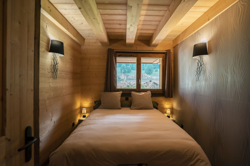 Chalet les Cerfs, Autumn, Bedroom 1 double bed, Chatel Ski pass