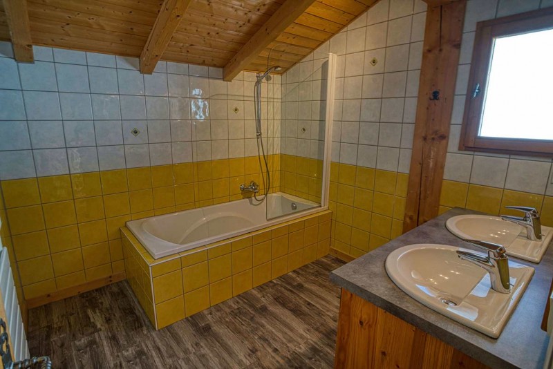 chalet les deux vallées salle de bain Châtel 74