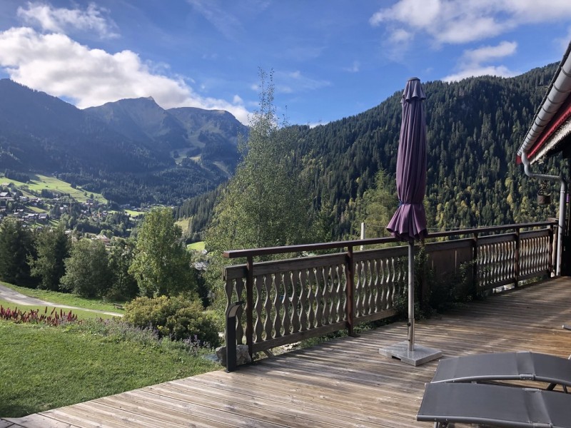 Chalet Les Loups Châtel terrasse été