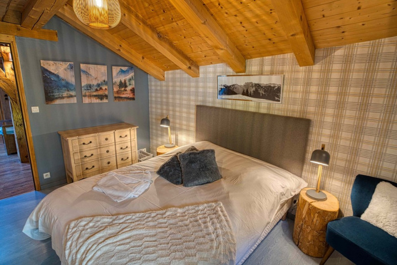 Chalet Les Oisillons, Bedroom double bed, Châtel Ski slope