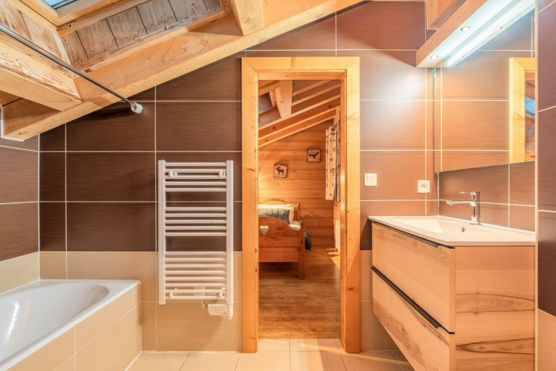 Chalet Les Romains, salle de bains, Châtel ski neige montagne