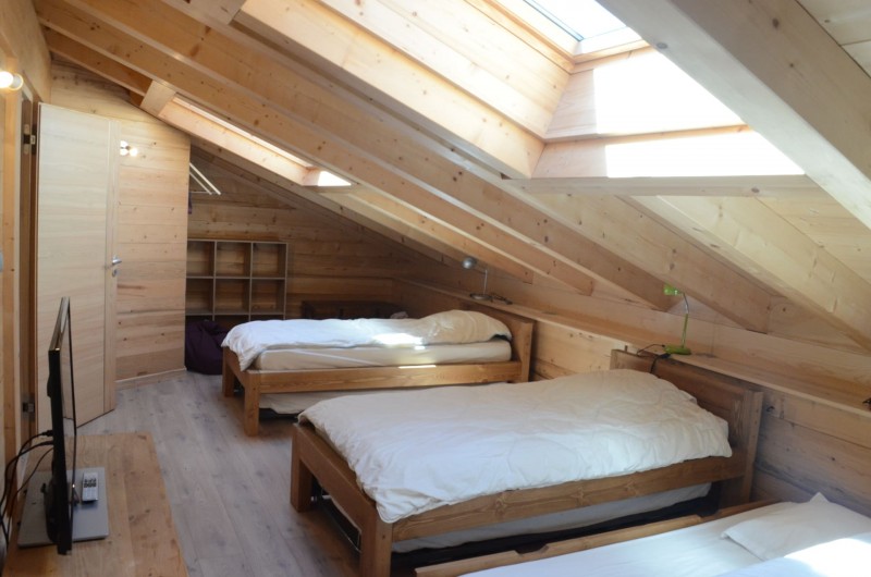 Chalet les sources, bedroom with 2 single beds + 1 trundle bed upstairs, Châtel Portes du Soleil