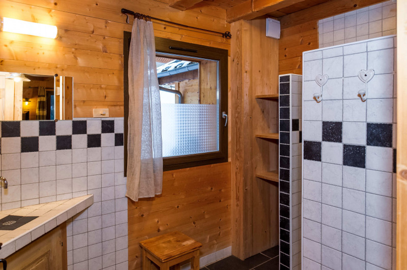 Chalet Les Vuargnes, Salle de douche, Châtel 74