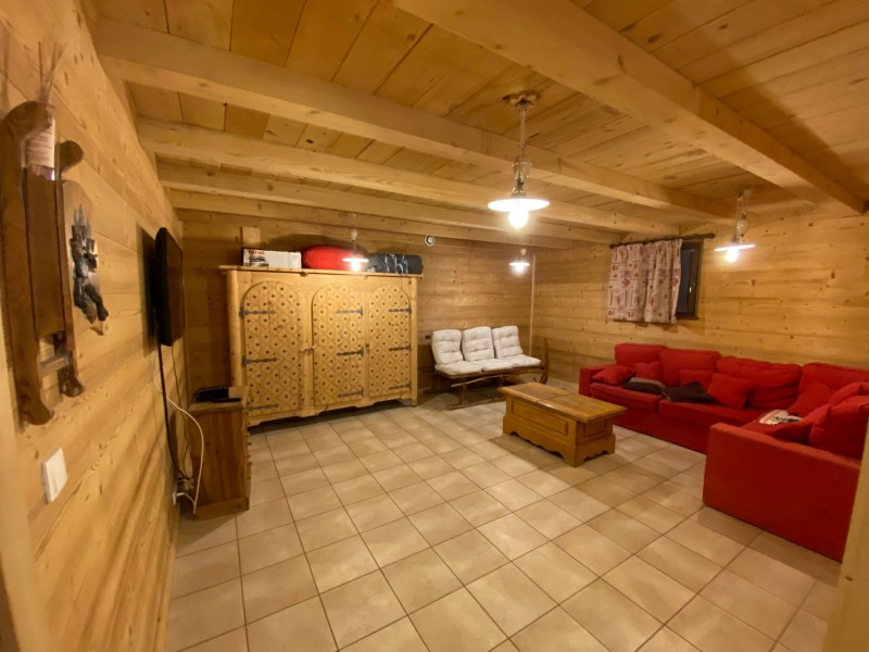 Chalet Linga Rose Châtel TV games room, Abondance Valley