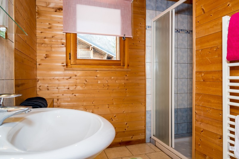 Chalet Linga Vert Châtel salle de douche 