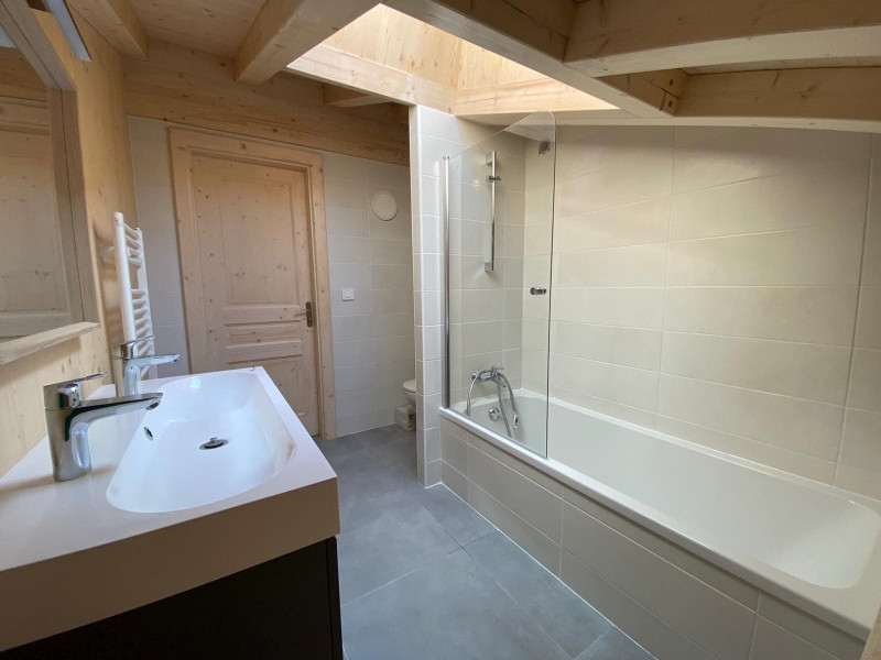 Chalet Louise, sleeps 10, Chatel, center, bathroom