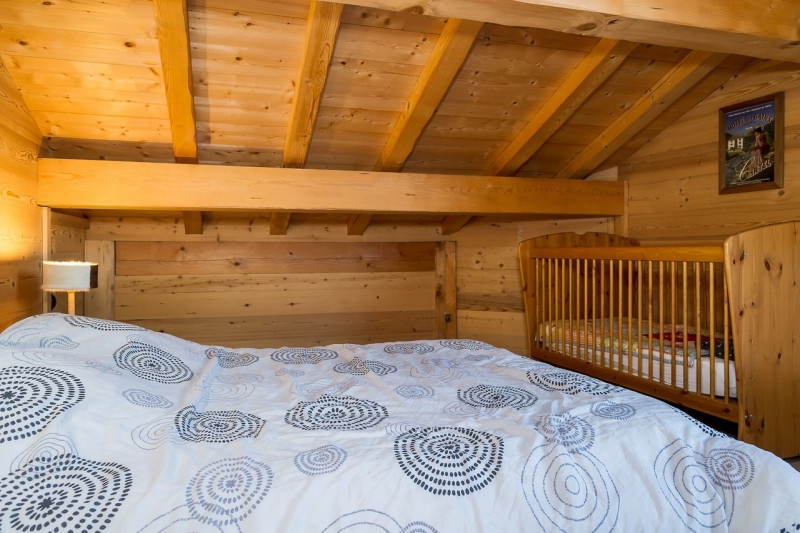Chalet Neiges Eternelles, Bedroom double bed with baby bed, Châtel Portes du Soleil