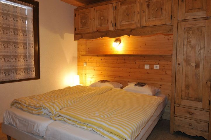 Chalet Pom de Pin, Bedroom 2 single beds, Châtel French Alps