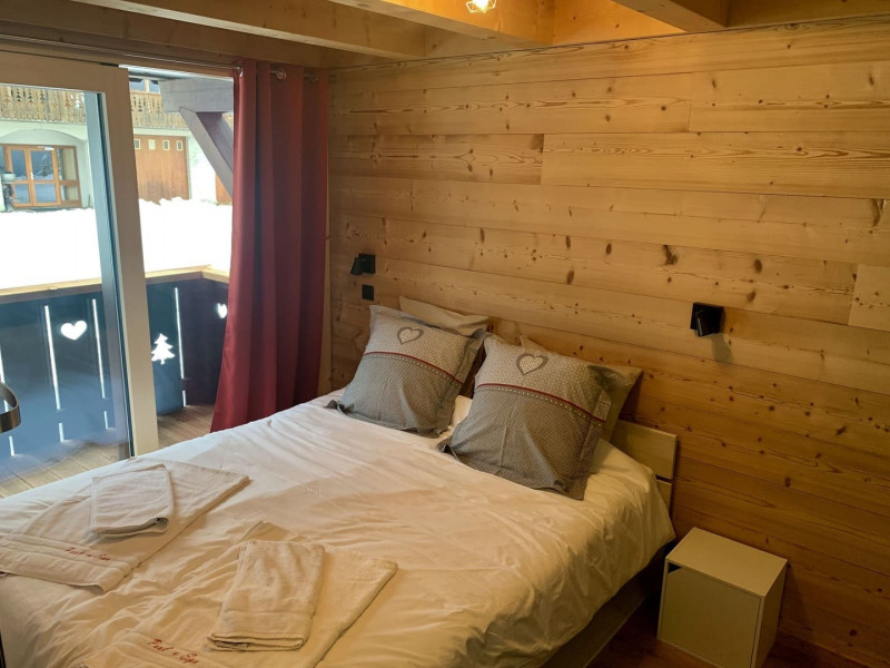 Chalet Stéphane, Bedroom double bed, Châtel Red slope 74