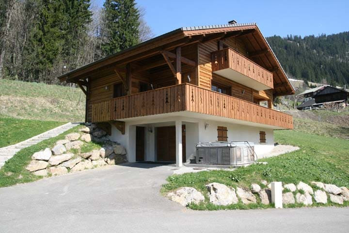 Chalet Tarine, Outside chalet in summer, Châtel Sunny holidays 74