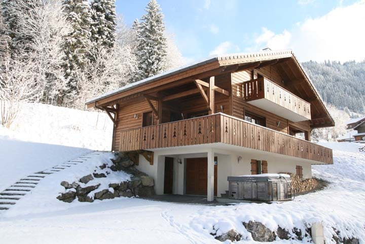 Chalet Tarine, Outside chalet in winter, Châtel Snow 74